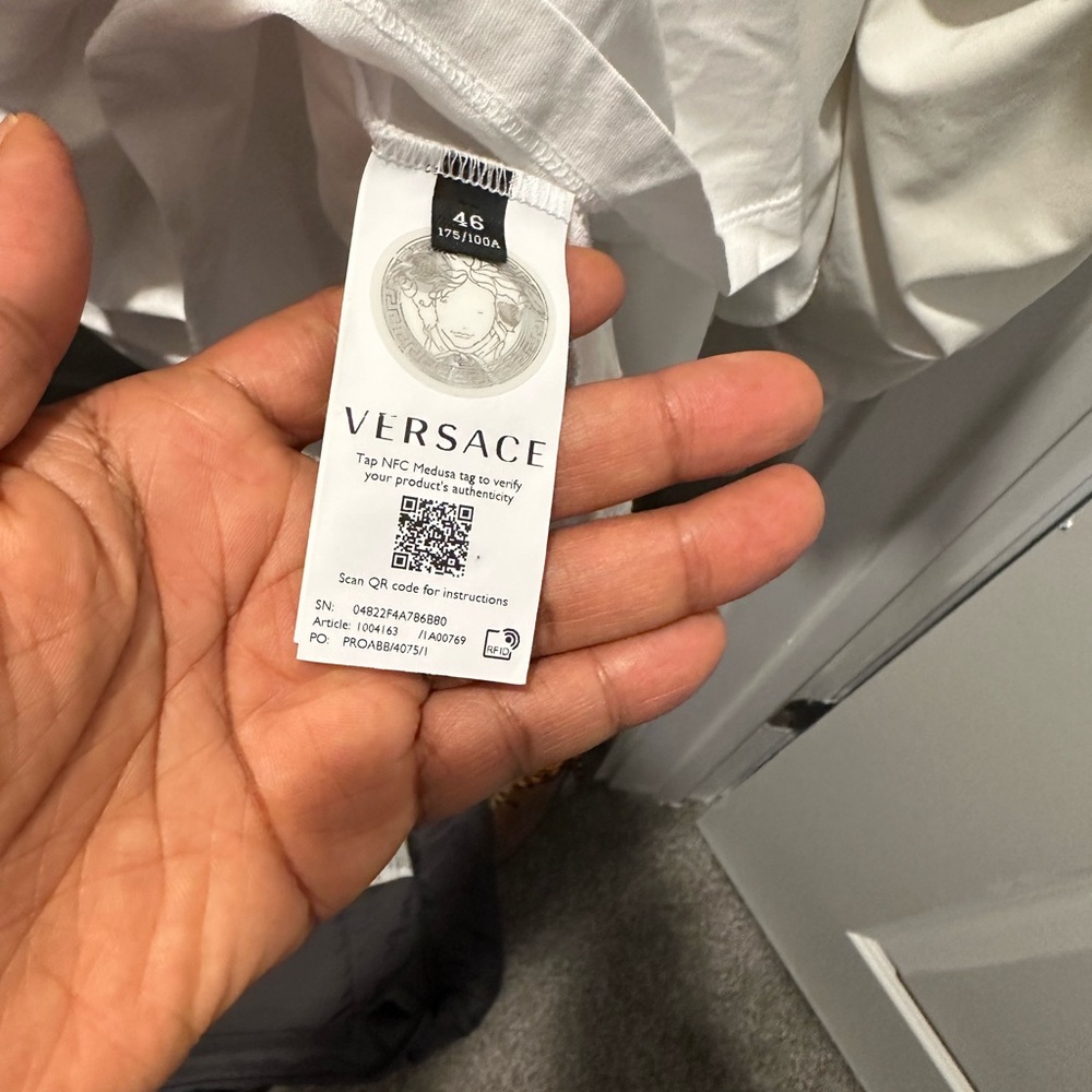 VERSACE - Picture 3 of 4